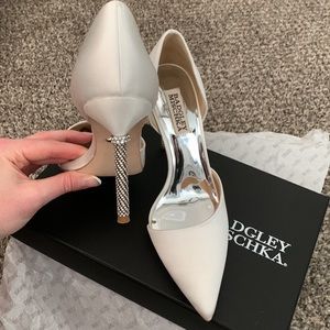 New (NWT) Badgley Mischka bright white stiletto heel